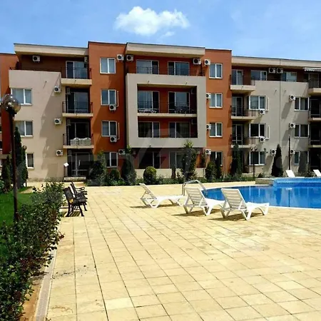 Sunny Holiday Apartment